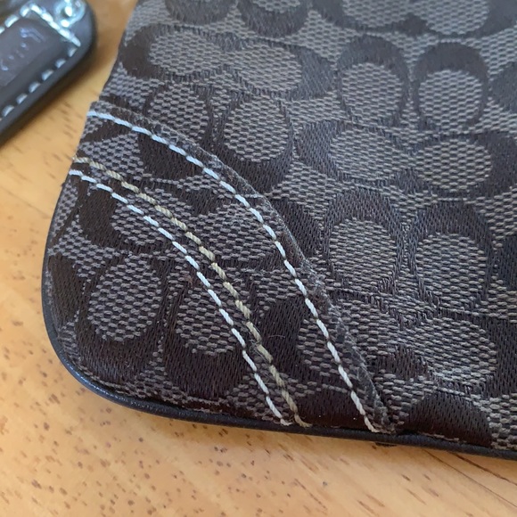 Coach Wristlet - Picture 10 of 10